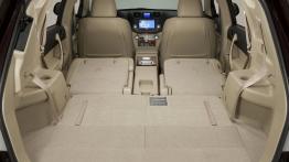 Toyota Highlander 2011 - tylna kanapa złożona, widok z bagażnika