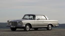 Mercedes W111 - widok z przodu