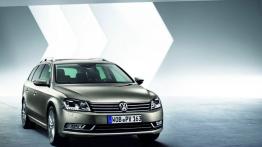Volkswagen Passat B7 kombi (2011) - przód - reflektory włączone