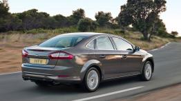 Ford Mondeo Hatchback 2011 - widok z tyłu