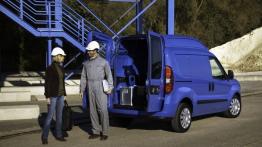 Opel Combo D Van L1 - tył - bagażnik otwarty