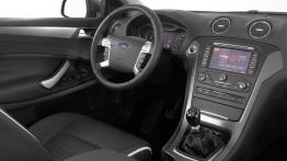 Ford Mondeo Kombi 2011 - kokpit