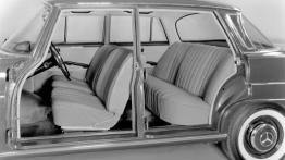 Mercedes W111 - widok ogólny wnętrza z przodu