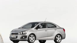 Chevrolet Aveo sedan 2011 - przód - reflektory wyłączone