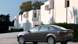 Ford Mondeo Hatchback 2011 - lewy bok