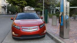 Chevrolet Volt 2011 - przód - reflektory wyłączone