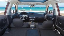 Mitsubishi Outlander Sport 2011 - widok ogólny wnętrza