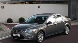 Ford Mondeo Hatchback 2011 - widok z przodu