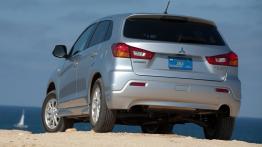 Mitsubishi Outlander Sport 2011 - widok z tyłu