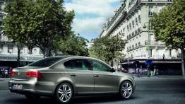 Volkswagen Passat B7 sedan (2011) - widok z tyłu