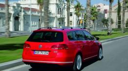 Volkswagen Passat B7 kombi (2011) - widok z tyłu