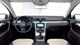 Volkswagen Passat B7 kombi (2011) - pełny panel przedni
