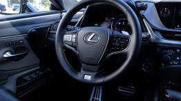 Lexus ES 300h - galeria redakcyjna (1) - kierownica