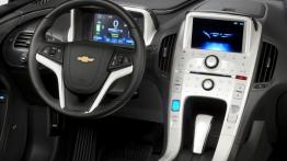 Chevrolet Volt 2011 - kokpit, nocne zdjęcie