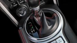 Toyota GT 86 - tunel środkowy między fotelami