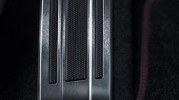 Peugeot 308 II GT (2015) - podnóżek