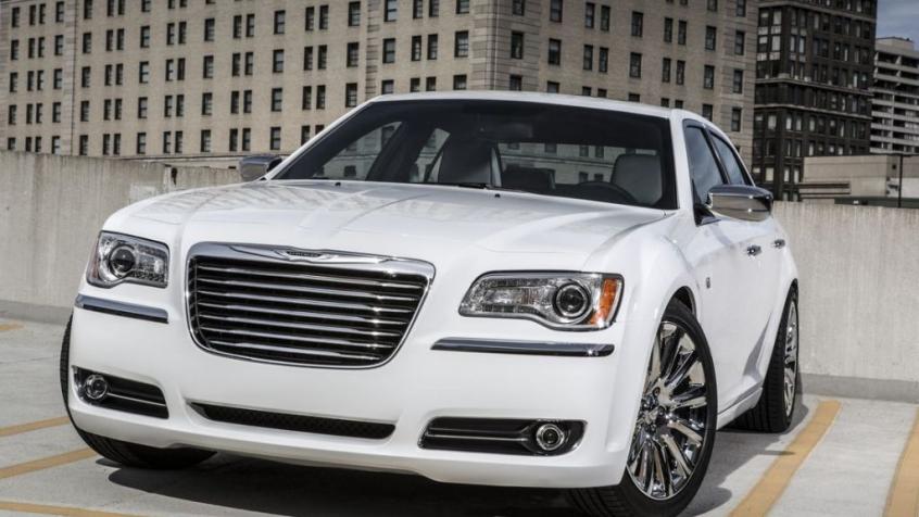 Chrysler 300C I Sedan 5.7 i V8 16V 340KM 250kW 2004-2010