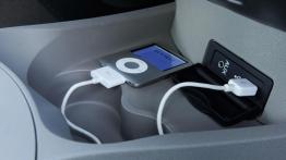 Renault Clio 5D 2010 - schowek przedni otwarty