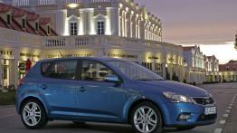 Kia Ceed Hatchback 5D 2010 - prawy bok
