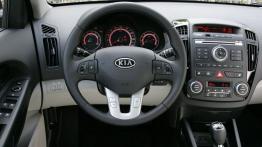 Kia Ceed Hatchback 5D 2010 - pełny panel przedni