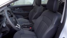 Kia Sportage 2010 - widok ogólny wnętrza z przodu