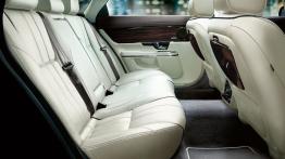Jaguar XJ 2010 - tylna kanapa