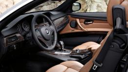 BMW Seria 3 Cabrio 2010 - widok ogólny wnętrza z przodu