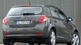 Kia Ceed Hatchback 5D 2010 - widok z tyłu