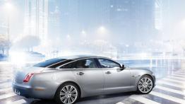 Jaguar XJ 2010 - prawy bok