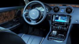 Jaguar XJ 2010 - kokpit