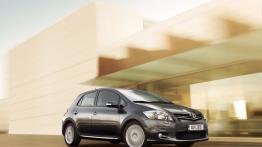 Toyota Auris 2010 - widok z przodu