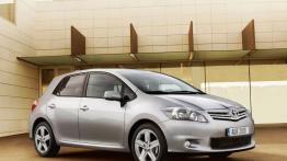 Toyota Auris 2010 - widok z przodu