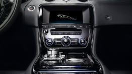 Jaguar XJ 2010 - konsola środkowa