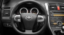 Toyota Auris 2010 - kokpit