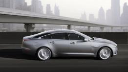 Jaguar XJ 2010 - prawy bok