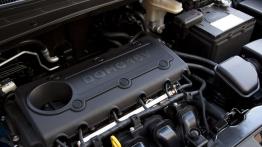 Kia Sportage 2010 - pokrywa silnika otwarta