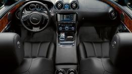 Jaguar XJ 2010 - pełny panel przedni