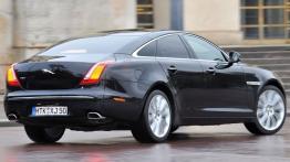 Jaguar XJ 2010 - widok z tyłu