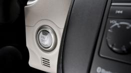 Nissan Micra 2010 - przycisk do uruchamiania silnika