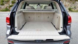BMW X5 III (2014) xDrive30d - wersja amerykańska - bagażnik