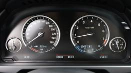 BMW X5 III (2014) xDrive50i - wersja amerykańska - zestaw wskaźników