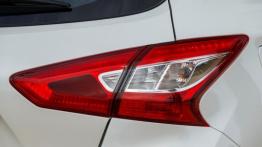 Nissan Pulsar 1.5 dCi (2014) - prawy tylny reflektor - wyłączony