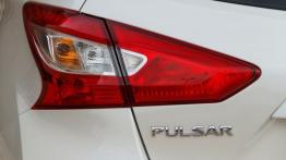 Nissan Pulsar 1.5 dCi (2014) - lewy tylny reflektor - wyłączony