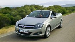 Opel Astra Twin Top OPC - widok z przodu