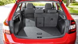 Skoda Rapid Spaceback (2013) - tylna kanapa złożona, widok z bagażnika
