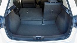 Nissan Pulsar 1.5 dCi (2014) - tylna kanapa złożona, widok z bagażnika