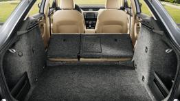 Skoda Octavia III - tylna kanapa złożona, widok z bagażnika