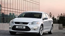 Ford Mondeo Hatchback 2011 - widok z przodu