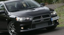 Mitsubishi Lancer Evo 2011 - przód - inne ujęcie