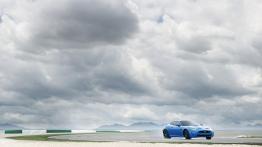 Jaguar XKR-S 2011 - przód - reflektory włączone